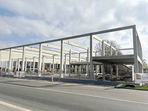 Nové obchodní centrum bude stát u kruhového objezdu mezi Pískovou a Přední Lhotou.