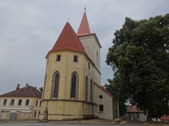 Farní kostel sv.Vojtěcha ve... - Kostel