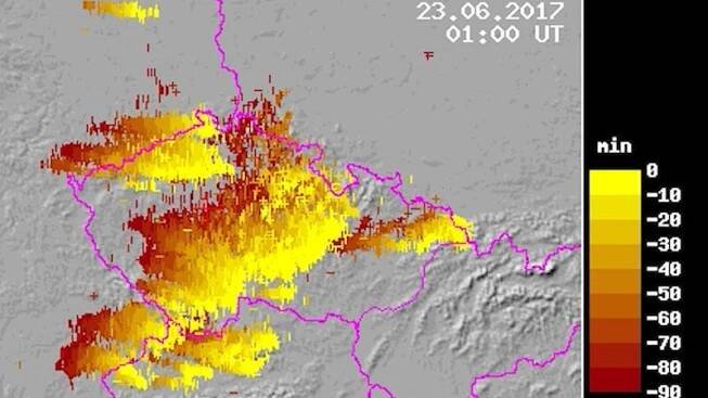 Nebe nad Českem v noci ozářilo 82 tisíc blesků