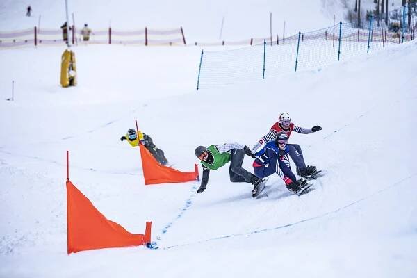 Závody ve snowboardcrossu 3. - 5.2. - eResort