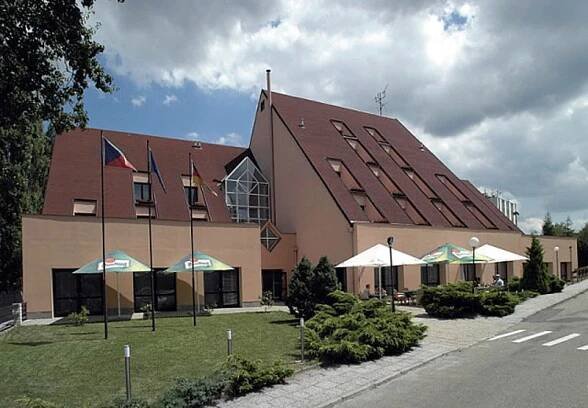 > Rekonstrukce hotelu Benica Benešov ()