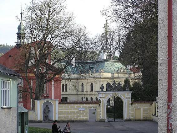 Soubor:Zámek odlochovice.jpg