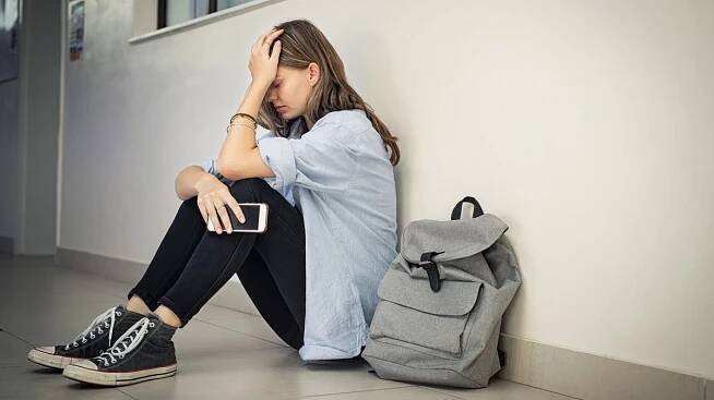 Myšlenky na sebevraždu, deprese, sebepoškozování. Výzkum zmapoval problémy žáků na Ústecku - Novinky