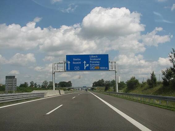Soubor:Hinweisschild AD Kreuz Uckermark.jpg – Wikipedie