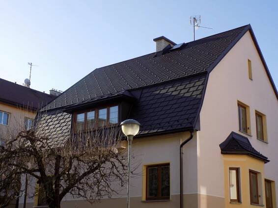 Rekonstrukce střechy, falcovaná šindel PREFA, Trutnov Kryblice
