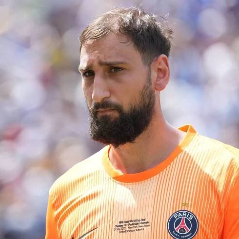 Man Utd transfer blow as Gianluigi Donnarumma 'agrees personal terms' with rivals