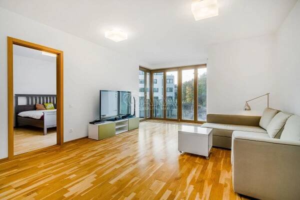 Pronájem moderního 2+kk v novostavbě na Žižkově s parkovacím stáním. – QARA