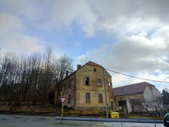 Ikonická trojka: hospoda, masna a kostel. Poznejte obec na Vysočině