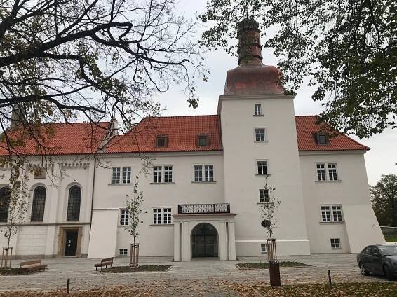 Dolní Břežany (zámek)