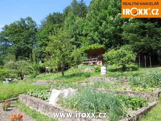 Prodej zahrady 388m2 se zahradním domkem v OV, zahrádkářská kolonie Zlín, cena na vyžádání