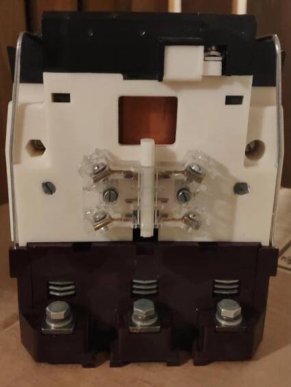 Třífácový stykač 100A/500V, cívka 220 V