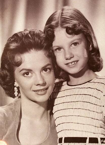 Lana Wood With Her Sister Natalie Wood In The Film &Amp;Quot;Searches&Amp;Quot;.