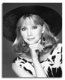 Exquisite American Actress Shelley Long With Brimmed Hat Wallpaper