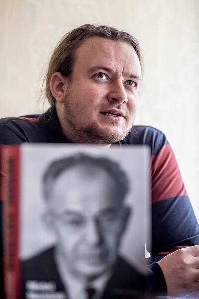 Historik Michal Macháček: Husák si myslel, že to s kremelskými dědky uhraje