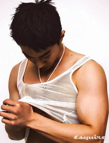 Kwak Dong Yeon do každé role vkládá něco ze sebe a využívá toho, že vypadá starší, než je - Asianstyle