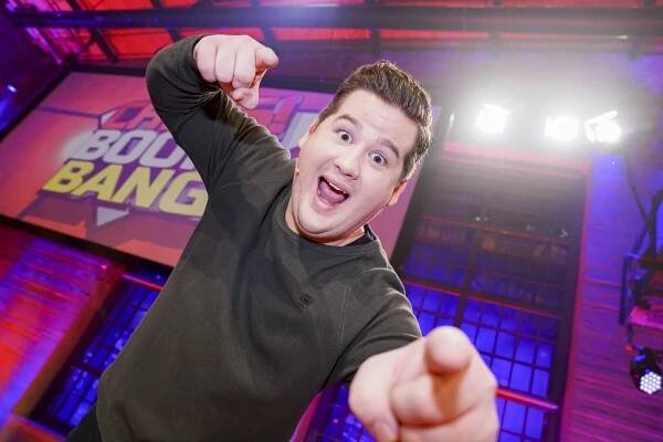 Chris! Boom! Bang! Der Retter der Kinder und Eltern - Promo - Chris Tall
