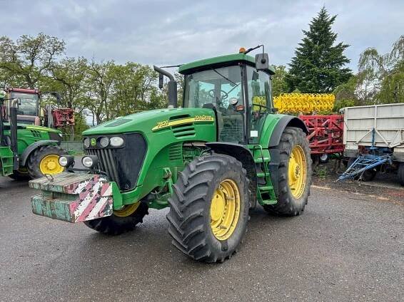 John Deere 7820