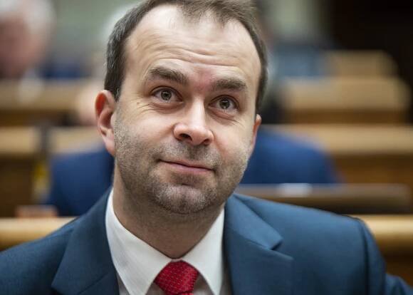 JÁN PODMANICKÝ ODCHÁDZA PO KRITIKE ZO SMERU