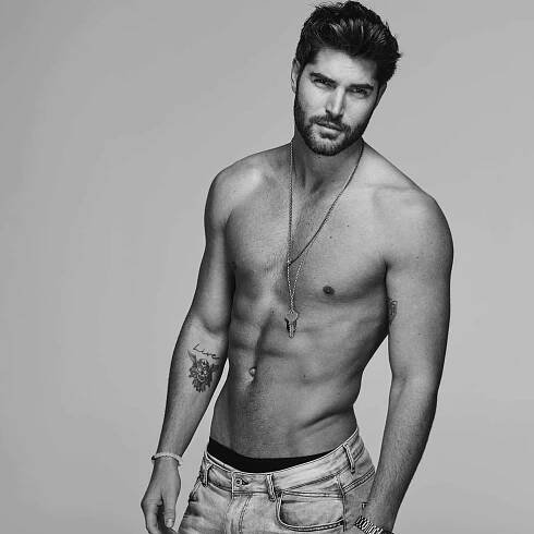 Ženy z celého světa šílí po tomto sexy svalovci: líbí se vám také?
