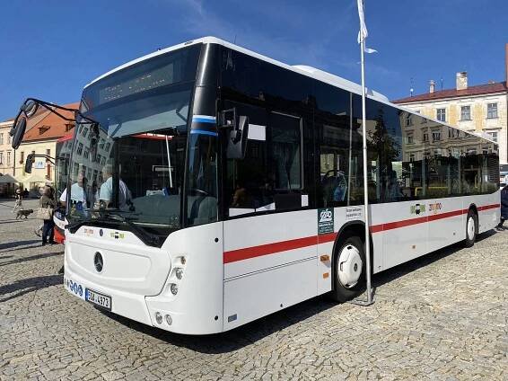 Znojmo čeká od neděle velká proměna MHD. Provoz přebírají Zemkovy AKV, končí nástup předními dveřmi - Zdopravy.cz
