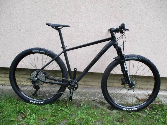 Rezervace kolo na rámu Maxbike M909 19", SLX 1x12, vzduch. vidlice Suntour Axon, pevné osy