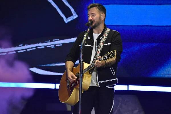 OBRAZEM: Marek Ztracený dobyl Chomutov. Koncert provázely emoce, show i nečekané přerušení