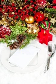 Večeře při svíčkách. prostírání vánoční stůl — Stock fotografie