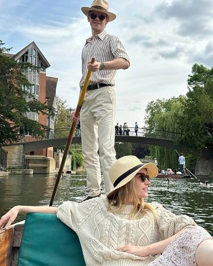 FOTO: Thomas Brodie-Sangster se svou snoubenkou Talulah Riley. – stránka 2