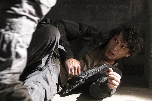 Prvních 100 - Terms and Conditions - Z filmu - Bob Morley
