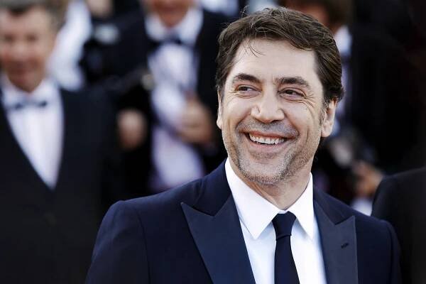 Herec Javier Bardem se poprvé svlékl ve španělském filmu Šunka, šunka, kde jezdil nahý na býkovi.