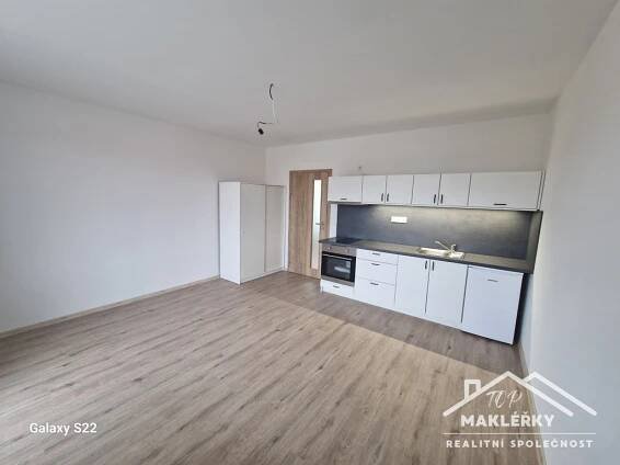 Pronájem bytu 1+kk, 27 m² s balkonem | TOP MAKLÉŘKY