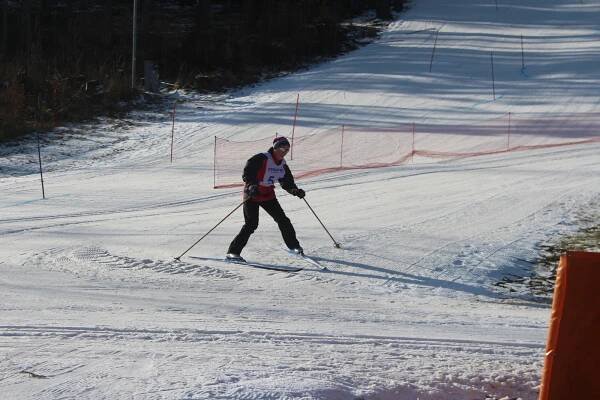 FOTO: Zimní sportovní hry seniorů nabídly slunce, sníh a 233 účastníků