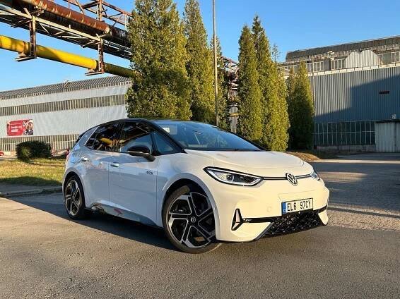 VW v plné síle? Donedávna nijak oslnivý elektromobil z nabídky je překvapením roku