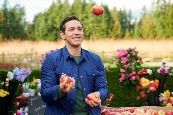 A Guide to Hallmark Channel’s Leading Men: Photos