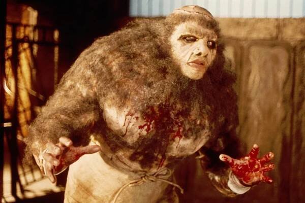 David Prowse - Frankenstein and the Monster from Hell - Z filmu