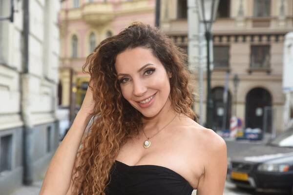 FOTO: Olga Lounová přiznala, že je šťastně zadaná. – stránka 379