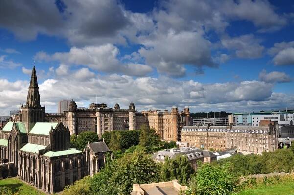 Využijte levných letenek (nejen) do Glasgow