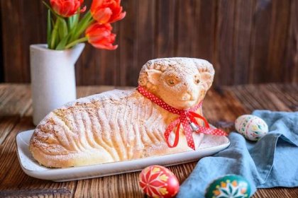 Velikonoční beránek s vaječným koňakem. Recept na tradiční dobrotu s chutí a vůní oblíbeného likéru