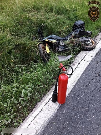 U Valašské Polanky havaroval motorkář, zraněný skončil v péči zdravotníků