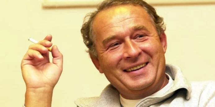 V 80. letech patřil k hereckým idolům, po nichž ženy šílely, jemu se však líbili muži.