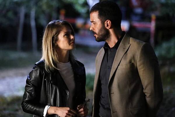 Kuzgun - Episode 3 - Z filmu - Burcu Biricik, Barış Arduç