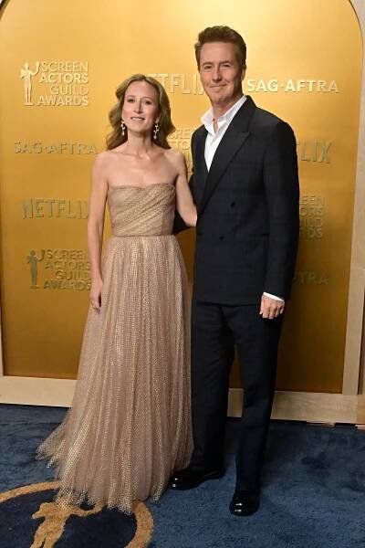 Edward Norton (R) and Canadian producer Shauna Robertson arrive for the 31st Annual Screen Actors Guild 