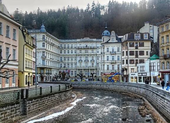 Soubor:Karlsbad Grandhotel Pupp.jpg