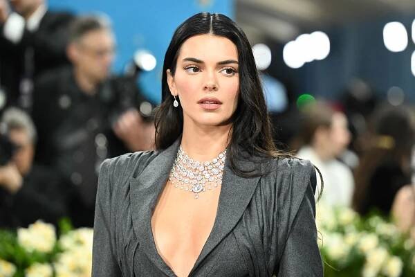 Kendall Jenner wore the French girl version of the capri trend