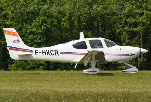 Súbor:Cirrus SR-22 AN2270325.jpg – Wikipédia