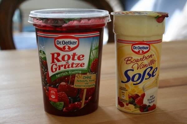A pot of Dr Oetker Rote Grütze and Vanillasoße