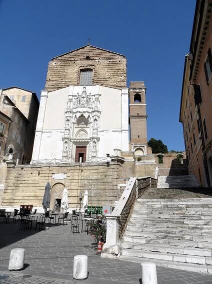 Soubor:Ancona Convento di San Francesco alle Scale.JPG