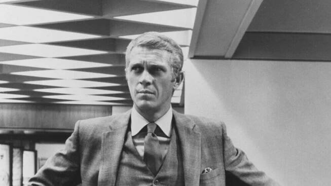 Steve McQueen by letos oslavil 95 let. O jeho kariéře může drtivá většina lidí jen snít - Médium.cz