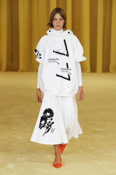 Galerie: Prada Spring 2021: Kreativní dialog Miuccii Prady a Rafa Simonse | Elle.cz