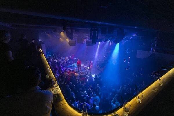 MYDY to v Lucerna Music Baru pořádně roztočili, jejich show byla žhavá a divoká